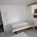Einliegerwohnung Mit 2 Zimmern, Badezimmer, Kueche Appartement Waldshut-Tiengen