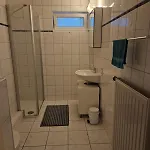 Einliegerwohnung Mit 2 Zimmern, Badezimmer, Kueche *