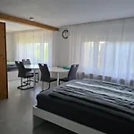 Einliegerwohnung Mit 2 Zimmern, Badezimmer, Kueche *