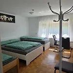 Einliegerwohnung Mit 2 Zimmern, Badezimmer, Kueche