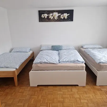 Einliegerwohnung Mit 2 Zimmern, Badezimmer, Kueche Appartement *