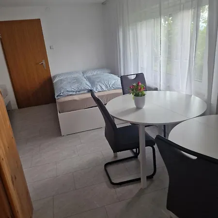 Einliegerwohnung Mit 2 Zimmern, Badezimmer, Kueche Appartement