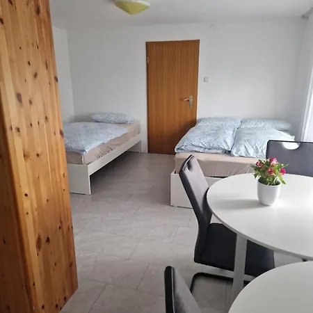 Einliegerwohnung Mit 2 Zimmern, Badezimmer, Kueche *