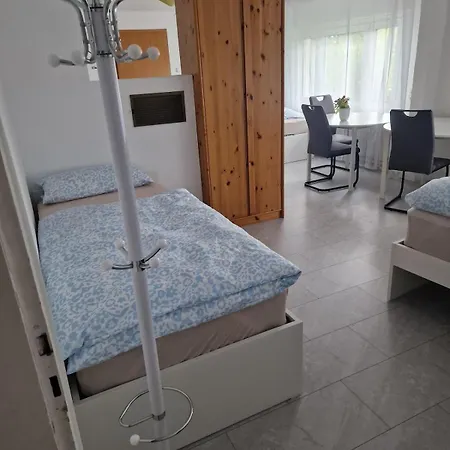 Einliegerwohnung Mit 2 Zimmern, Badezimmer, Kueche Διαμέρισμα