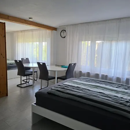 Einliegerwohnung Mit 2 Zimmern, Badezimmer, Kueche *