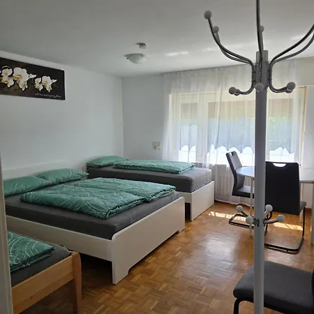 Einliegerwohnung Mit 2 Zimmern, Badezimmer, Kueche